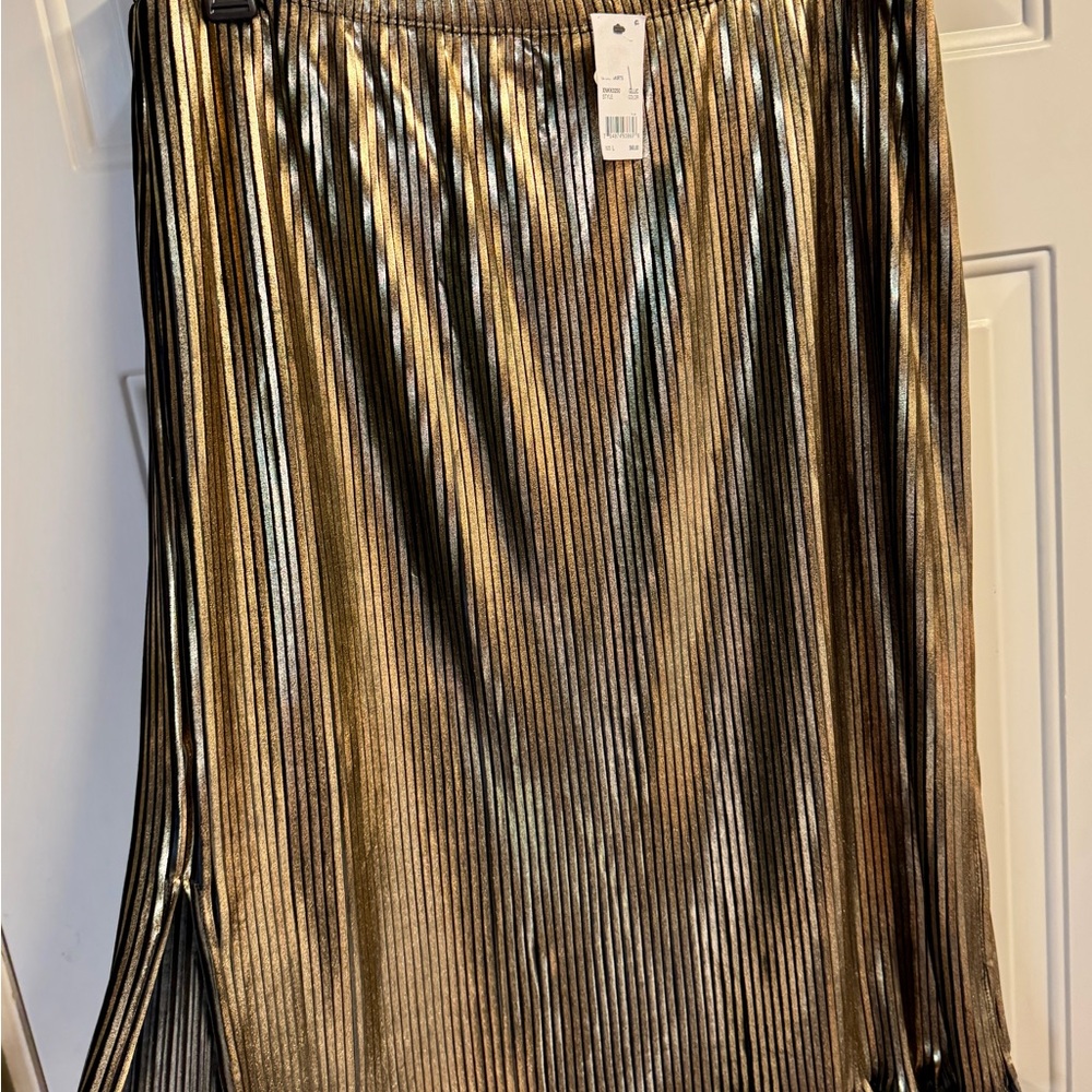 NY Colllectio. Metallic Gold Skirt - Picture 3 of 10